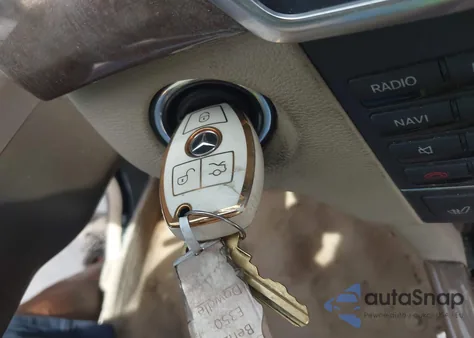 2010 Mercedes-Benz E 350 4Matic z USA, uszkodzony, nr VIN WDDHF8HB1AA244327